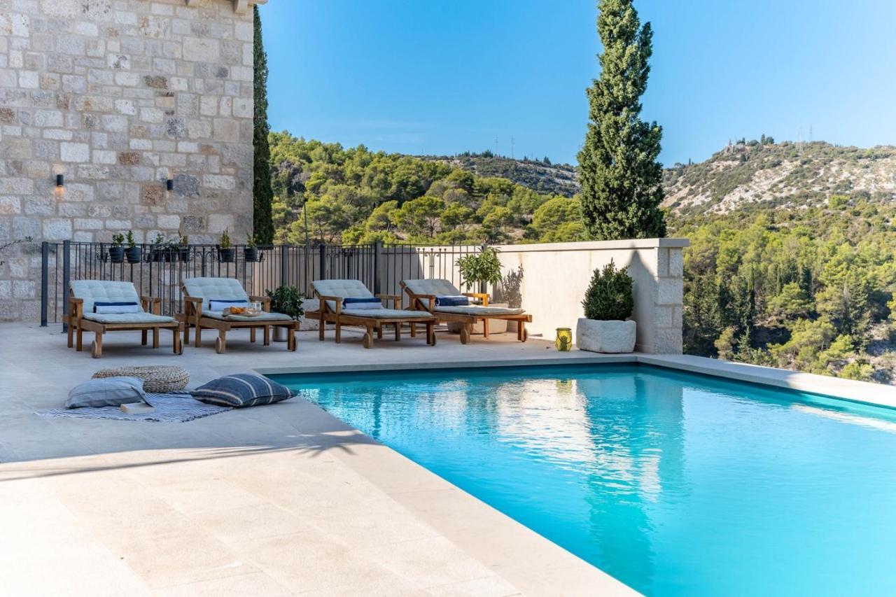 New Villa Ani! Traditional And Luxurious 4-Bedroom Villa With Heated Pool And Sea Views Postira Exterior photo