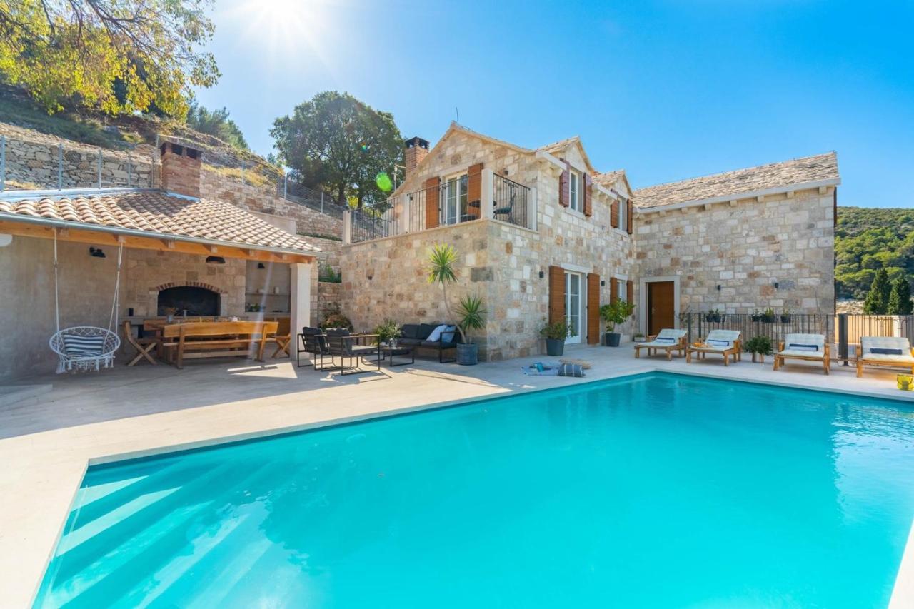 New Villa Ani! Traditional And Luxurious 4-Bedroom Villa With Heated Pool And Sea Views Postira Exterior photo
