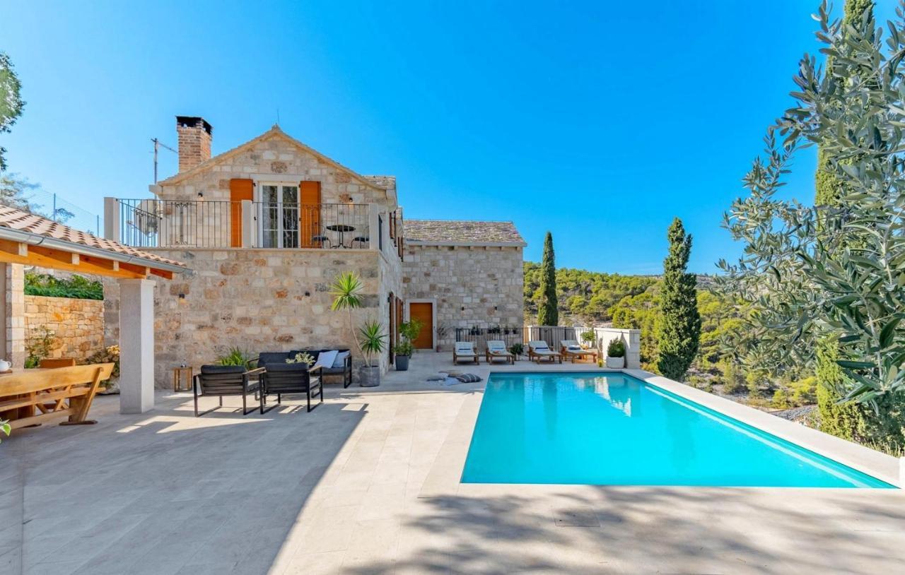 New Villa Ani! Traditional And Luxurious 4-Bedroom Villa With Heated Pool And Sea Views Postira Exterior photo