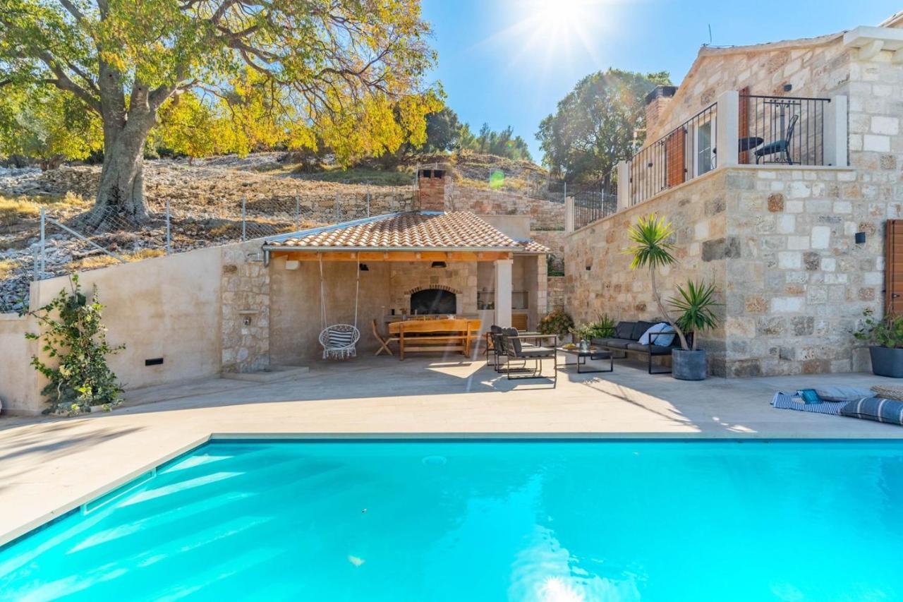 New Villa Ani! Traditional And Luxurious 4-Bedroom Villa With Heated Pool And Sea Views Postira Exterior photo
