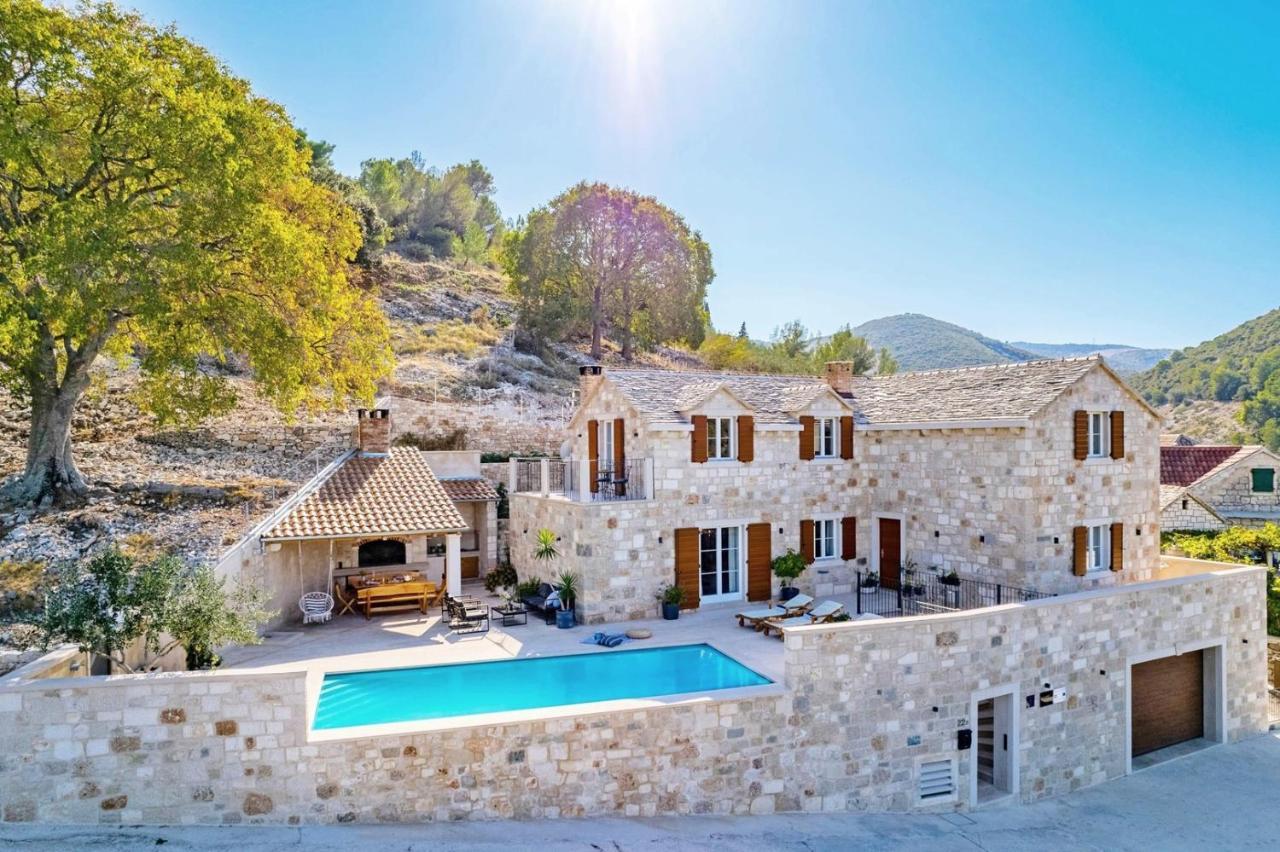 New Villa Ani! Traditional And Luxurious 4-Bedroom Villa With Heated Pool And Sea Views Postira Exterior photo
