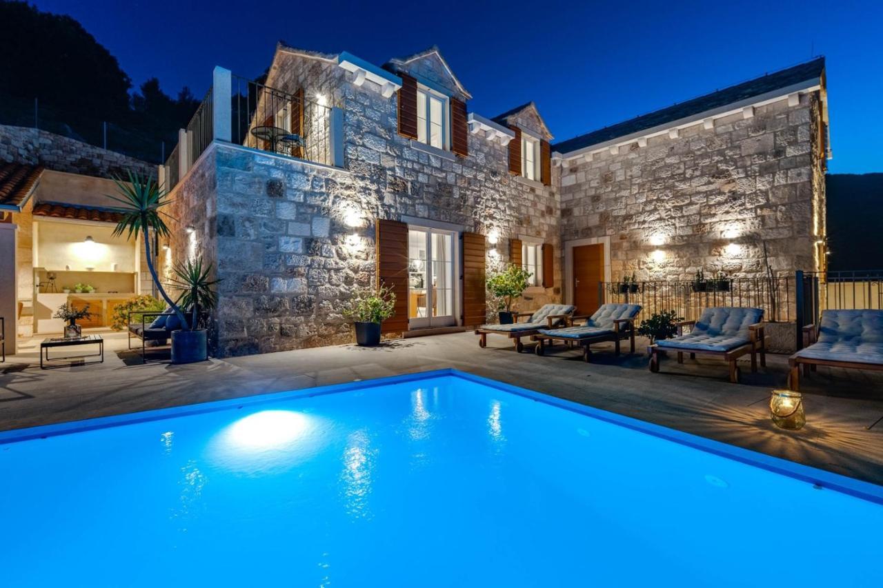 New Villa Ani! Traditional And Luxurious 4-Bedroom Villa With Heated Pool And Sea Views Postira Exterior photo